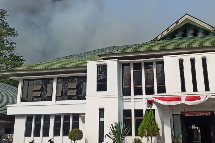 Karhutla di Piru SBB Maluku Hanguskan 10 Hektar Lahan, Api Dekati Pendopo Wabup
