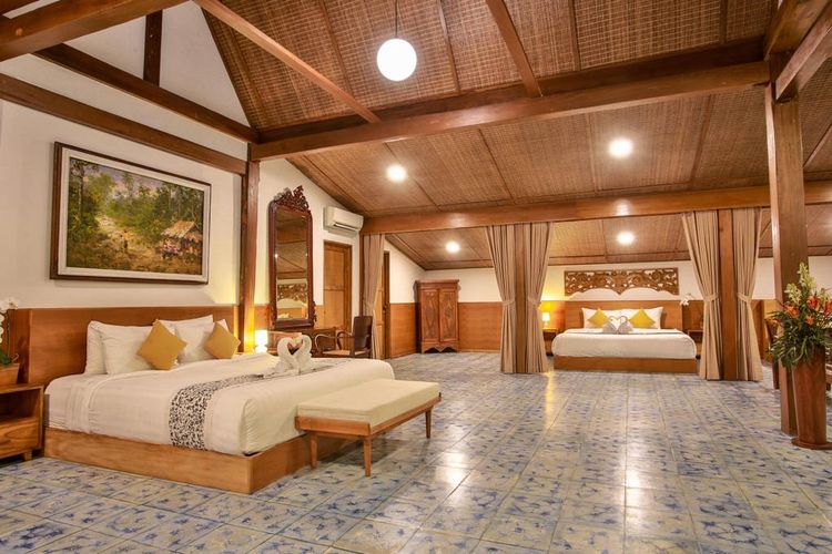Salah satu ruangan di Villa Solong Banyuwangi yang langsung menghadap ke Selat Bali