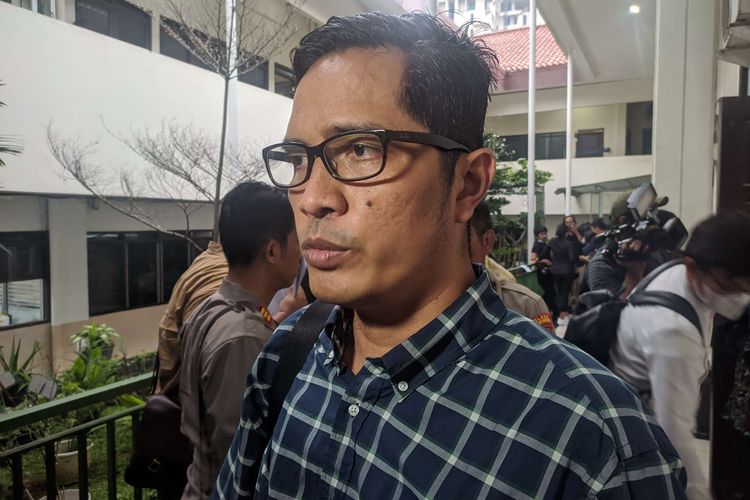 Kuasa Hukum Putri Candrawathi, Febri Diansyah saat ditemui di Pengadilan Negeri Jakarta Selatan, Senin (17/10/2022).