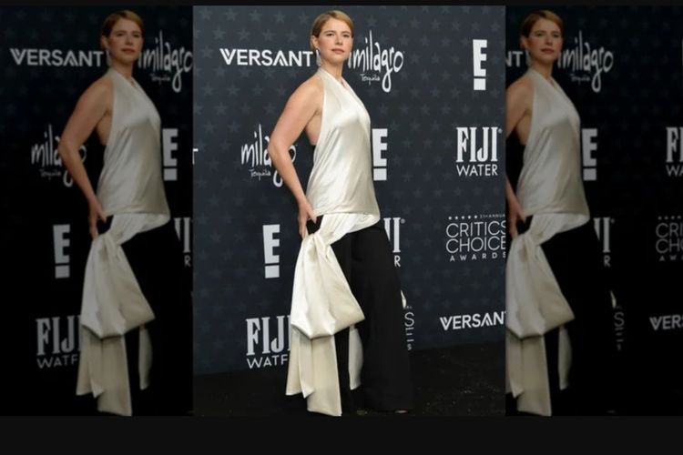 Jessie Buckley dalam Critics Choice Awards 2026.