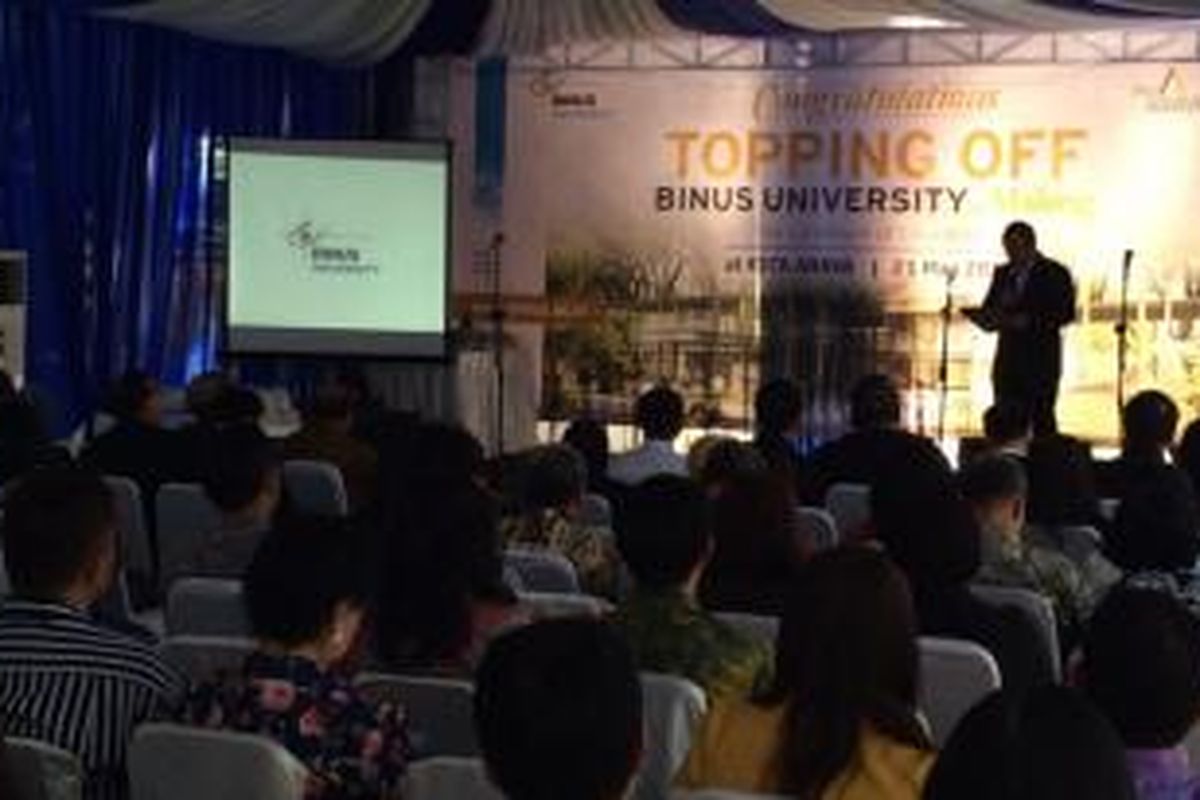 Rektor Binus University, Prof Harjanto Prabowo, pada acara peletakkan batu pertama Bridging Campus Binus University @Malang, di Malang, Jawa Timur, Kamis (21/5/2015). 
