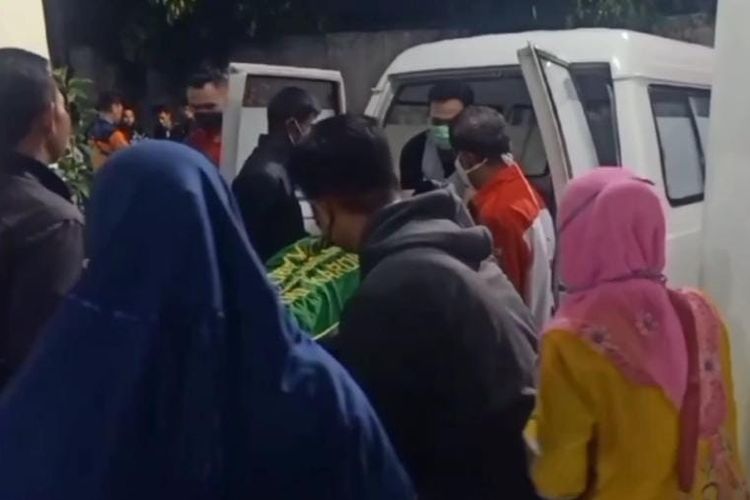 Enam jenazah korban kebakaran Karaoke Orange telah dipulang ke pihak keluarga dari RSUD Kardinah, Kota Tegal, Selasa (16/1/2024) dini hari.