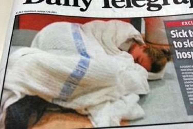 Foto penderita usus buntu, Demi Ellul yang tengah berbaring dilantai RS di Harian Daily Telegraph.