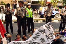 Front Mahasiswa Sumbawa Demo Tolak PT Newmont