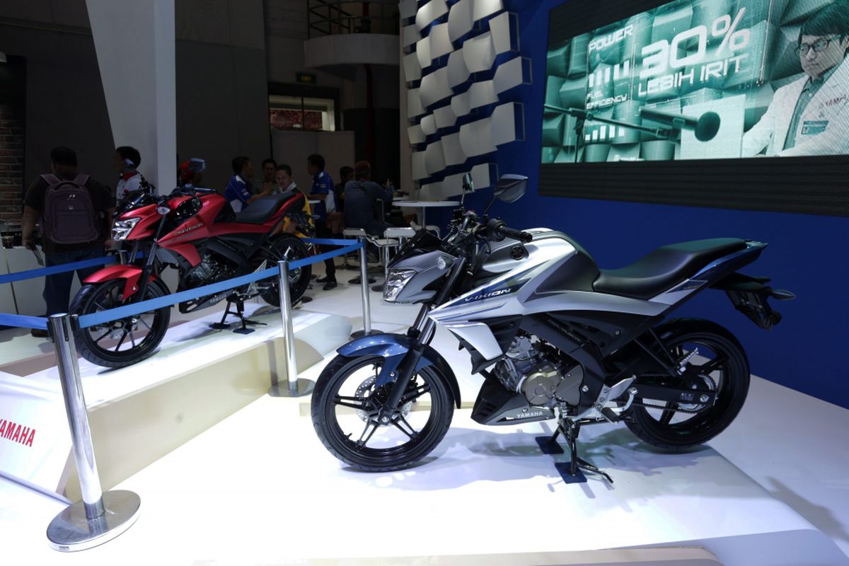 Generasi terbaru Yamaha V-Ixion dipamerkan pada ajang Indonesia International Motor Show (IIMS) 2017 di JI Expo, Kemayoran, Jakarta, Jumat (28/4/2017). Sepeda motor sport terlaris Yamaha ini kini tampil lebih slick, terasa semakin modern.