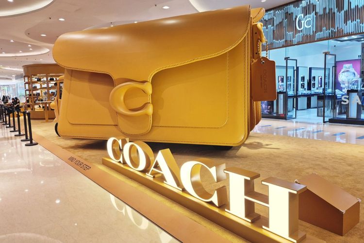 Coach Tabby Shop Hadir di Jakarta, Jelajahi Koleksi Fall 2026 dengan Atmosfer Konser Musik