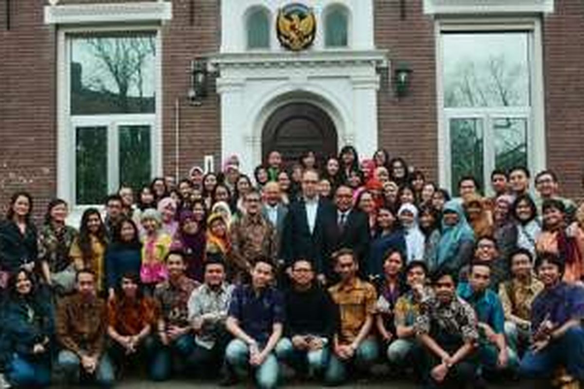 Para pelajar Indonesia penerima beasiswa Studeren in Nederland (StuNed) di Belanda menggagas forum diskusi 