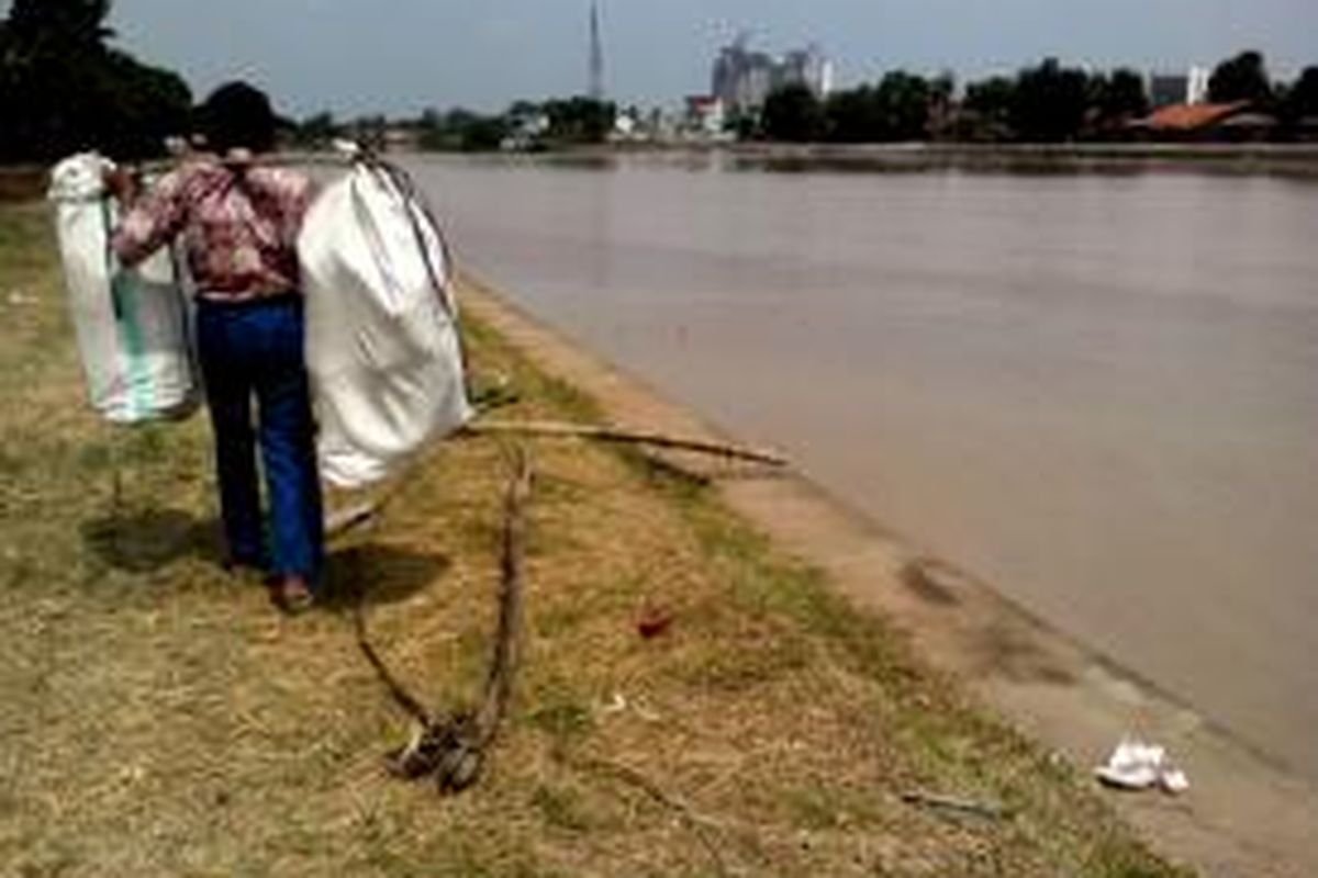 Lokasi penemuan mayat anak jalanan di pintu air Bekasi