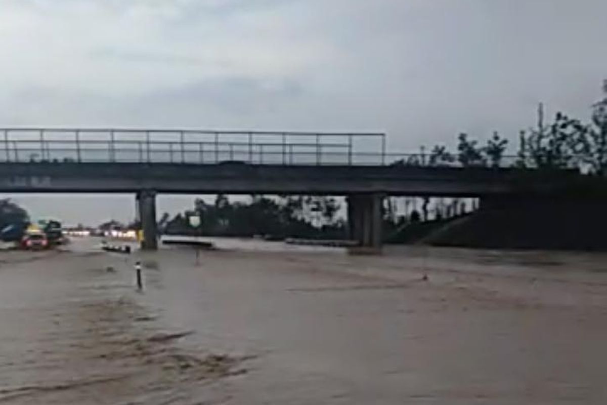 Kondisi Tol Cikopo-Palimanan (Cipali) KM 136.200 pada Selasa (31/12/2019).