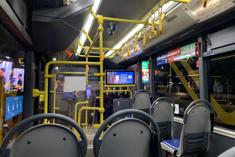 Pilihan bus TransJakarta menuju Taman Bendera Pusaka cukup beragam. Kamu bisa turun di pemberhentian RS Pusat Pertamina 2.