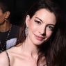 Anne Hathaway Tampak Glowing dan Awet Muda Tanpa Make Up, Ini Kuncinya