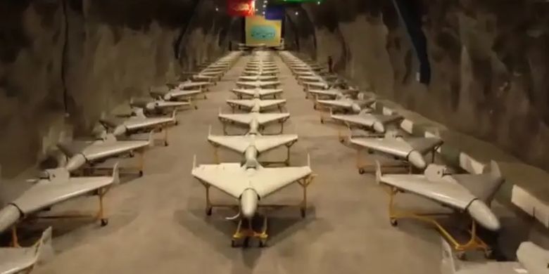 Bunker bawah tanah yang dipenuhi deretan drone Shahed milik Iran dipaemerkan oleh televisi Iran Fars setelah serangan AS dan Israel dalam operasi gabungan pada Sabtu (28/2/2026).