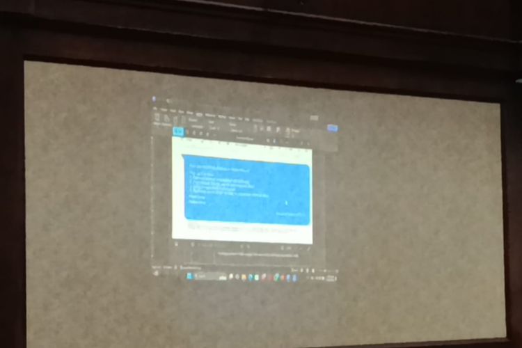 Potongan chat dalam grup WhatsApp Mas Menteri Core ditampilkan dalam sidang lanjutan kasus dugaan korupsi pengadaan laptop berbasis Chromebook untuk terdakwa Eks Mendikbudristek Nadiem Makarim di Pengadilan Tipikor Jakarta, Senin (19/1/2026).