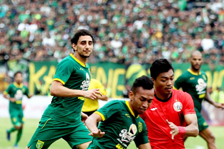 Pemain asing Persebaya Surabaya, Mahmoud Eid saat final Piala Gubernur Jatim 2020 melawan Persija Jakarta yang berakhir dngan skor 4-1 di Stadion Gelora Delta Sidoarjo, Jawa Timur, Kamis (20/02/2020) sore.