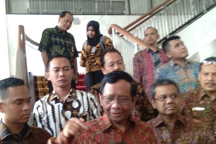 Menko Polhukam, Mahfud MD memberikan keterangan pers di Gedung Kementerian Keuangan, Jakarta, Jumat (17/1/2020).