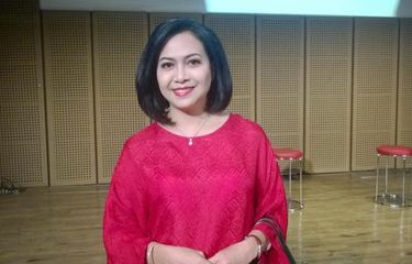 Penyanyi keroncong kenamaan Sundari Soekotjo diabadikan usai wawancara di Galeri Indonesia Kaya, Grand Indonesia, Thamrin, Jakarta Pusat, Rabu (21/10/2015).