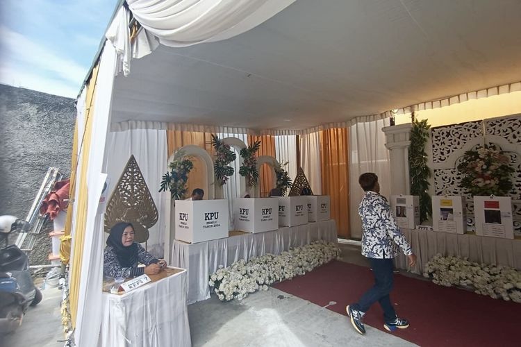 TPS 27 di Bandar Lampung yang berkonsep pesta pernikahan, Rabu (14/2/2024).