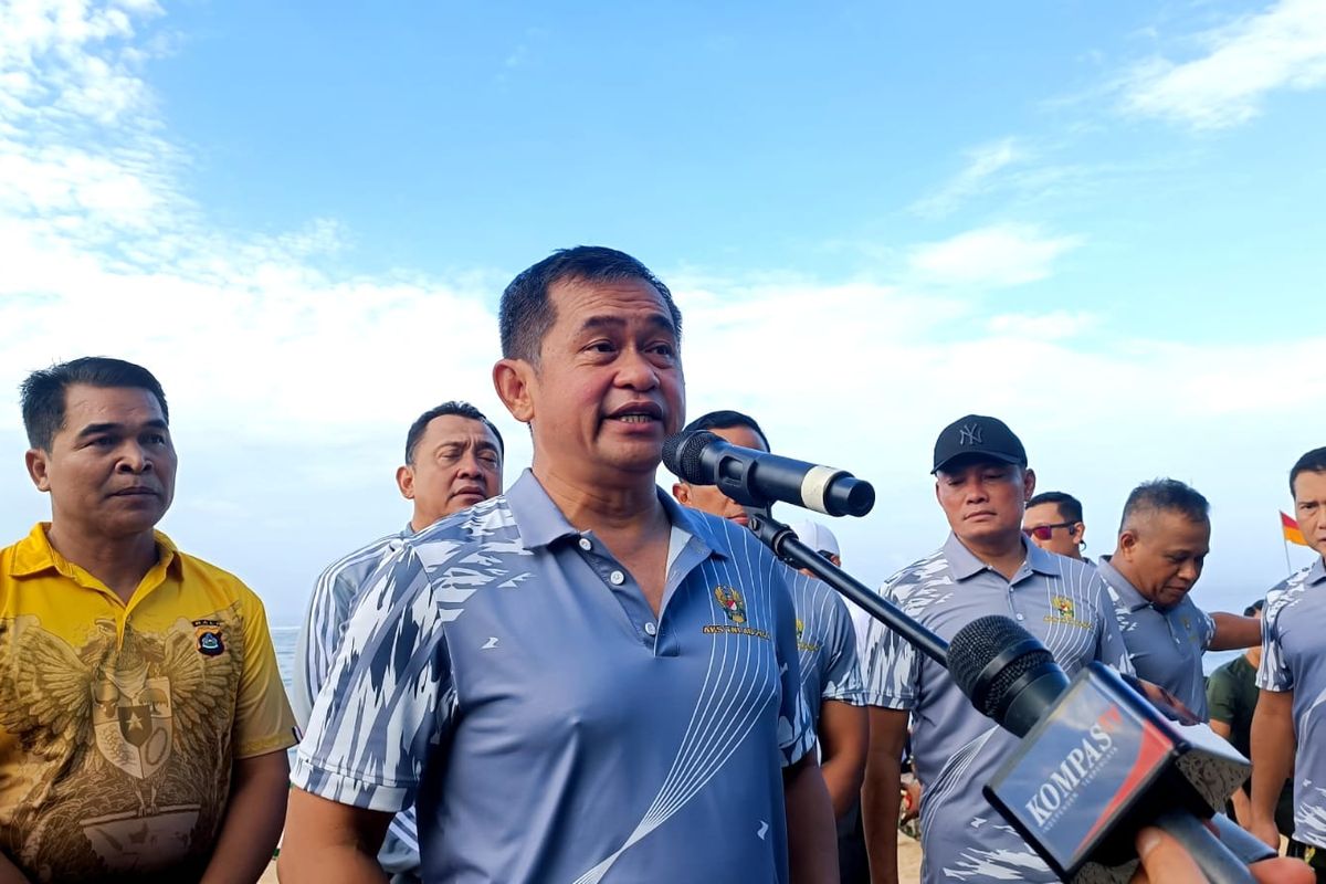 Kepala Staf TNI AD (KSAD) Jenderal TNI Maruli Simanjuntak usai menghadiri Apel Komandan Satuan TNI AD Terpusat Tahun 2024  di Pantai Pandawa, Kabupaten Badung, Bali, Jumat (26/5/2024). Kompas.com/ Yohanes Valdi Seriang Ginta