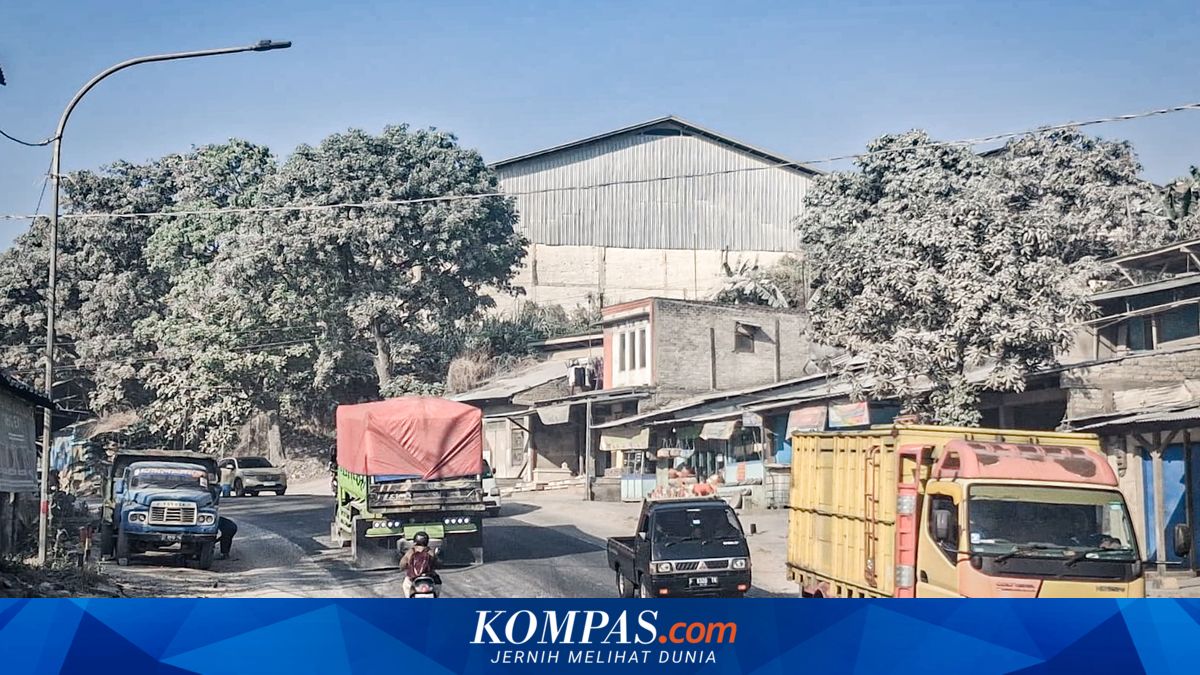 Debu Batu Kapur Selimuti Permukiman Bak Hujan Salju, Warga Bandung Barat Batuk hingga Sesak Napas