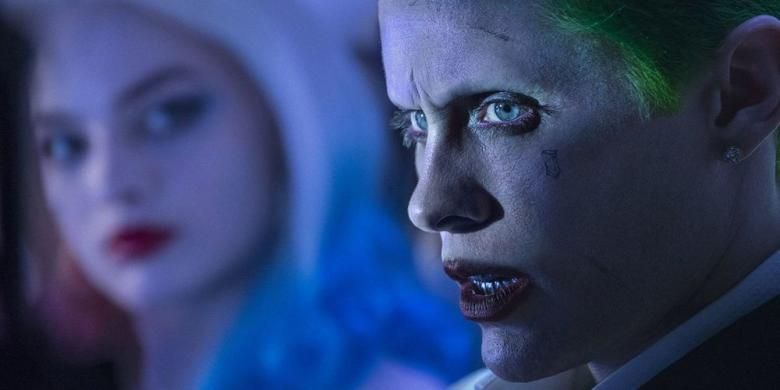 Jared Leto dan Margot Robbie beraksi dalam Suicide Squad (2016)