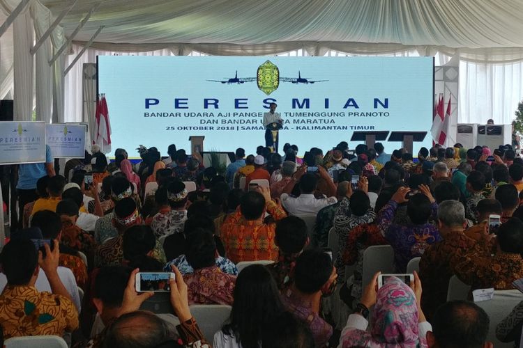 Presiden Joko Widodo meresmikan Bandara Aji Tumenggung Pranoto, Samarinda, Kamis (25/10/2018).