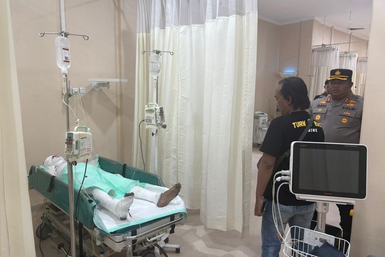 MM, korban ledakan bondet sekaligus diduga sebagai pemilik bondet sedang menjalani perawatan di RSUD R. Soedarsono Kota Pasuruan dengan kondisi luka bakar dan pergelangan tangan putus, Rabu (20/08/2025) 