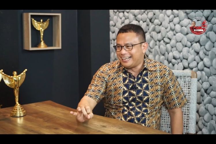 Edwin Libels dalam kanal YouTube Helmy Yahya.