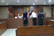 Di Sela Sidang, Jerinx Tunjukkan Foto Adam Deni kepada Majelis Hakim 