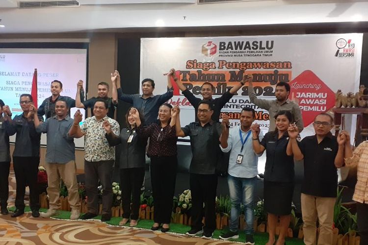 Acara siaga pengawasan 1 tahun menuju Pemilu 2024 dan launching Portal Jarimu Awasi Pemilu, di Hotel Kristal Kupang, Selasa (14/2/2023)