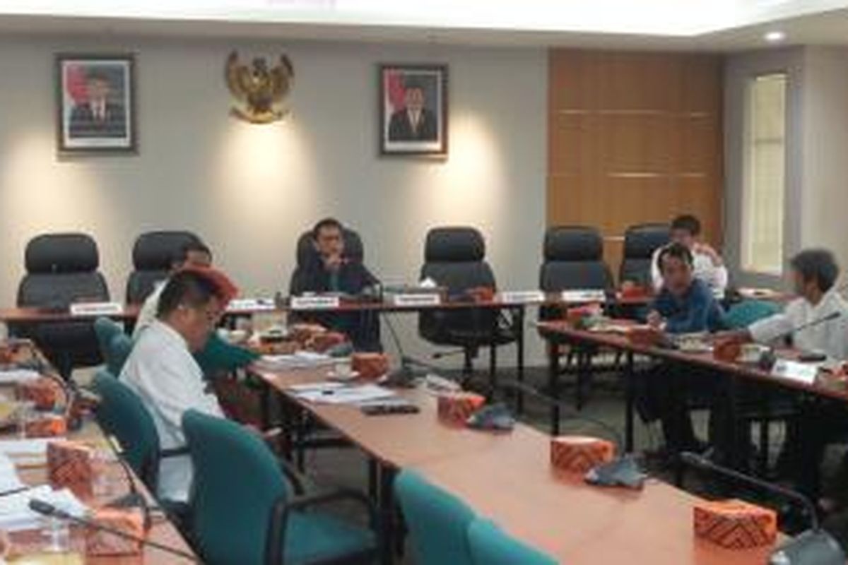 Rapat pembahasan bersama Pemprov DKI dan DPRD DKI atas hasil evaluasi Kemendagri terhadap RAPBD DKI Jakarta, di Gedung DPRD DKI, Jumat (13/3/2015)