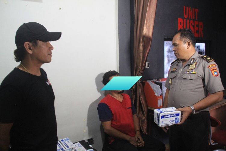 Penjual masker dan sejumlah barang bukti diamankan di Mapolres Pangkal Pinang.