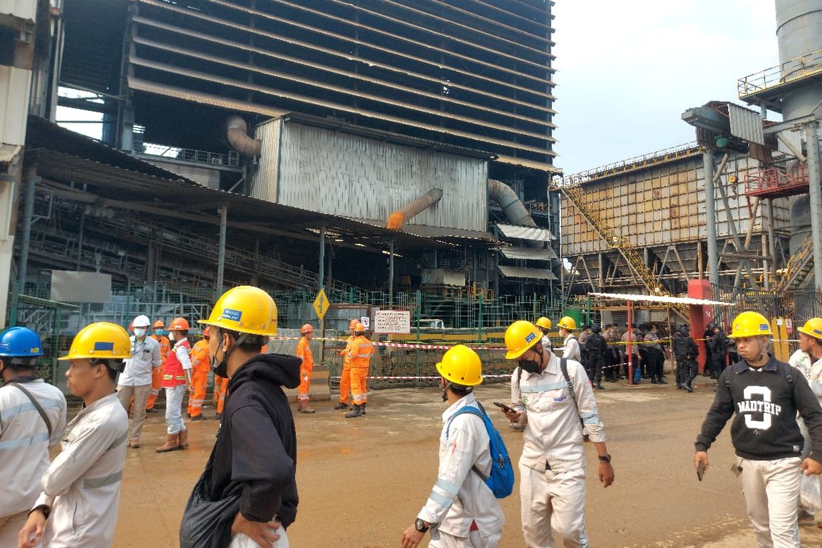 Aktivitas karyawan kembali berangsur normal pascakecelakaan kerja pukul 06.15 WITA di pabrik ferrosilikon PT ITSS yang berada di kawasan IMIP.