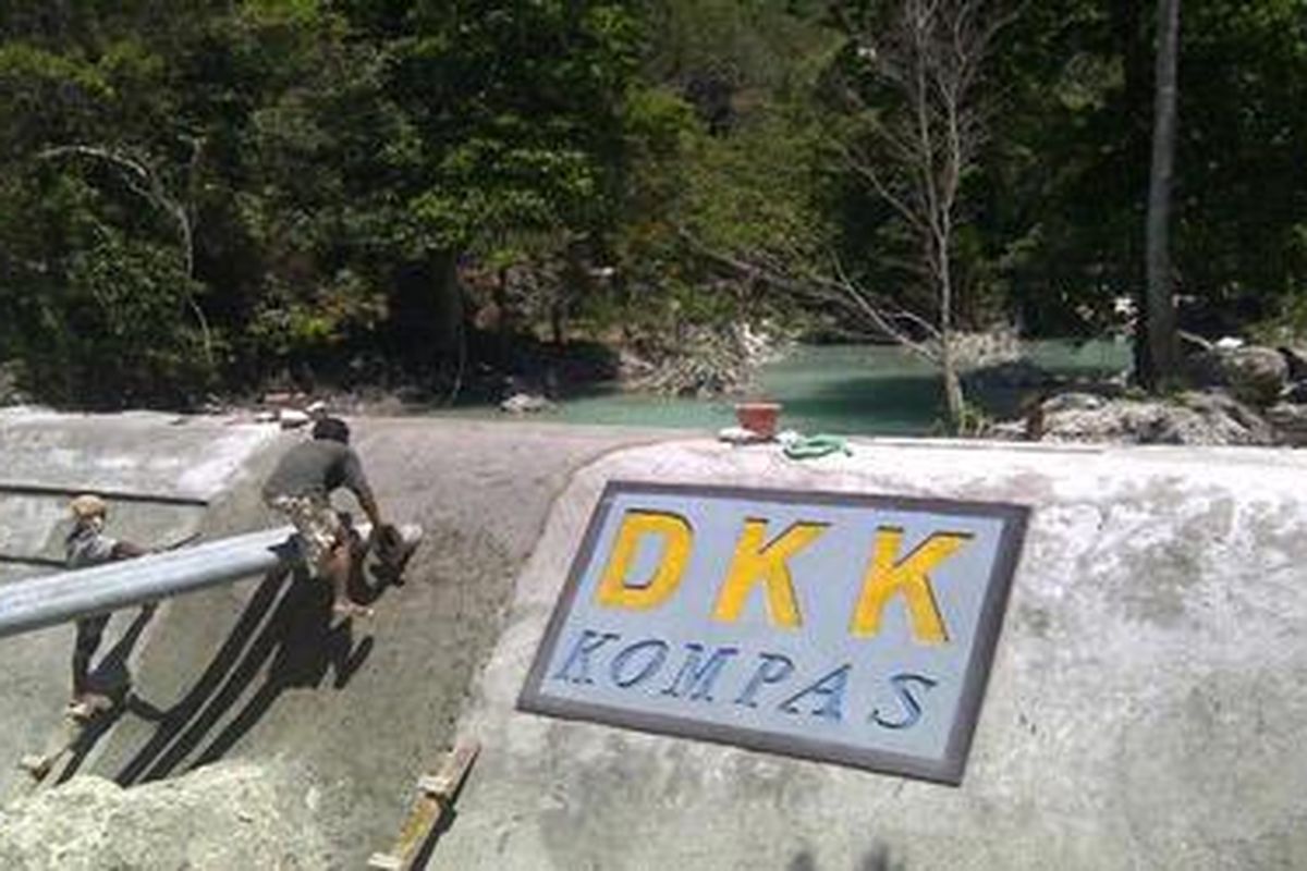 Air bersih bantuan Yayasan Dana Kemanusiaan Kompas (DKK) kian dekat mengakhiri krisis air bersih yank sejak lama mendera masyarakat Kampung Taitnama di Desa Kuanheum, Kecamatan Amabi Oefeto, Kabupaten Kupang, NTT. 