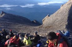 Wanita Ditangkap karena Bugil di Gunung yang Terguncang Gempa