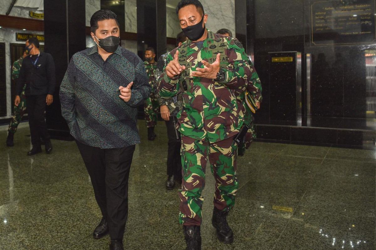 Army chief of staff General Andika Perkasa (right) talked with State-Owned Enterprises Minister Erick Thohir on Friday, August 7, 2020 in Jakarta.   