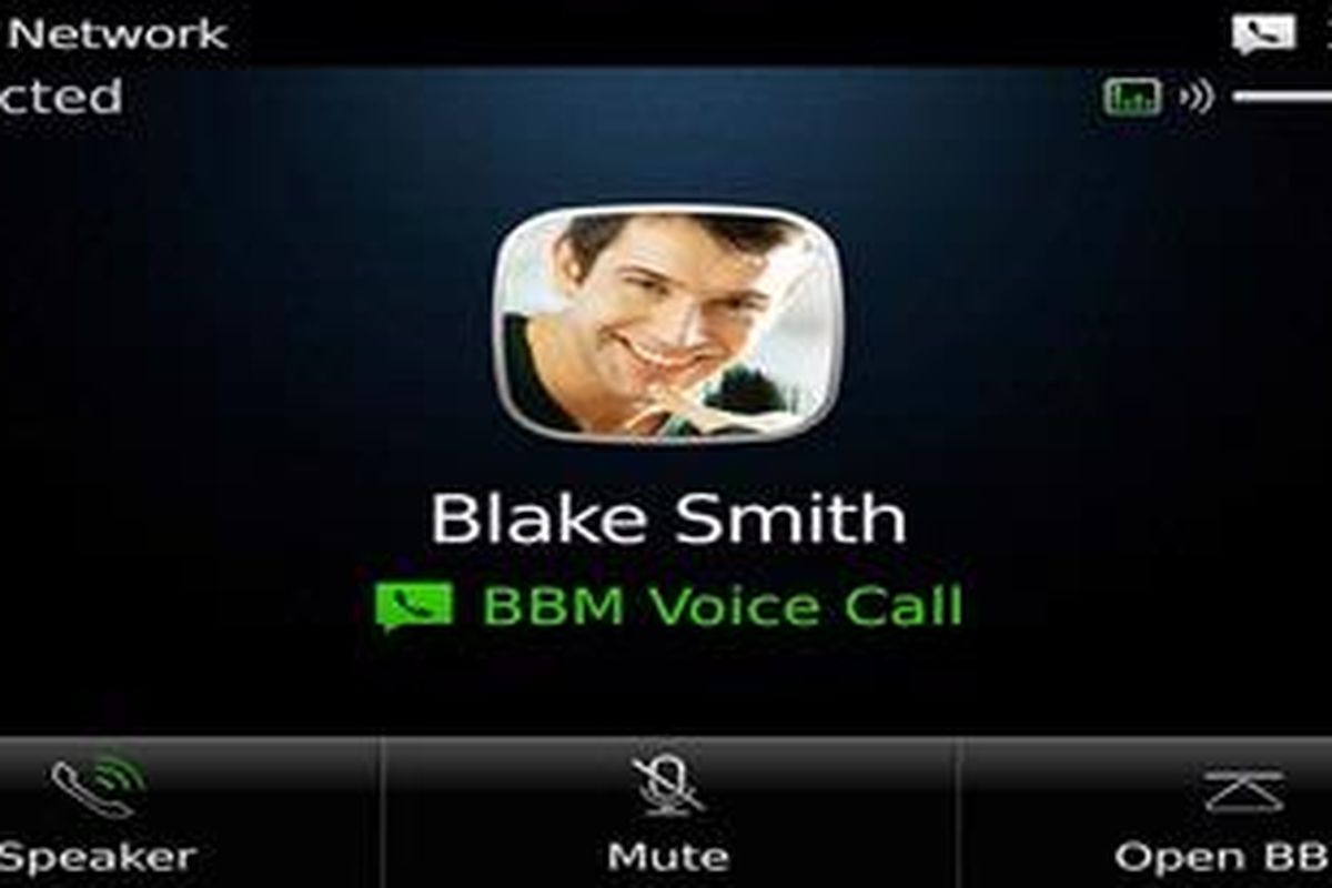 Aplikasi pesan instan BlackBerry Messenger 7 (BBM 7) dibekali fitur Voice BBM, yang bisa melakukan panggilan telepon gratis ke sesama pengguna BBM 7 melalui jaringan internet Wi-Fi
