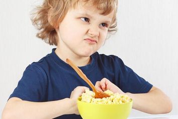 Ketahui Penyebab dan Cara Mengatasi Anak Picky Eater