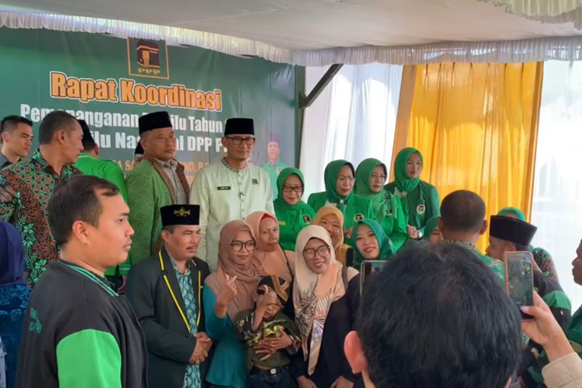 Ketua Bappilu PPP, Sandiaga Uno melakukan safari politik dengan menggelar rapat koordinasi pemenangan pemilu 2024 di Kantor DPC PPP Kota Madiun, Minggu (16/7/2023) siang. 