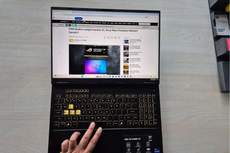 ASUS TUF Gaming F16 nyaman digunakan untuk kegiatan harian guna mendukung produktivitas. 
