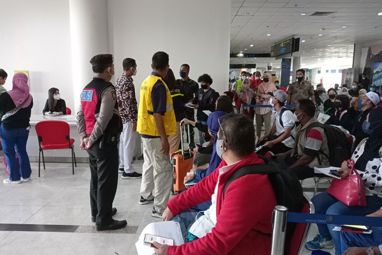 Sebanyak 150 penumpang Malaysia Airline tiba di Bandara Internasional Kuala Namu dengan pesawat Malaysia Airlines. Pesawat yang sama di hari yang sama juga menerbangkan penumpang sebanyak 150 orang ke Kuala Lumpur.
