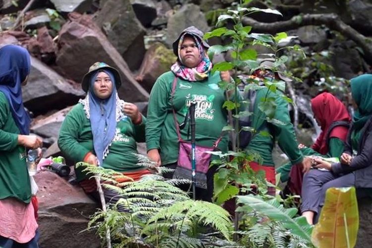 Sekelompok ibu di Kabupaten Bener Meriah, Aceh menjadi penjaga hutan alias ranger