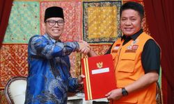 Perpanjang SK Pj Bupati OKU Teddy Meilwansyah, Gubernur Herman Deru: Pertahankan Prestasi yang Baik