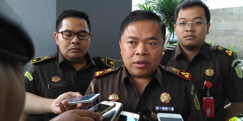 Kepala Kejaksaan Negeri Jakarta Selatan Sarjono Turin memberi penjelasan soal pemberian grasi Presiden Joko Widodo kepada Antasari Azhar di Lapas Tangerang, Kamis (26/1/2017) siang.