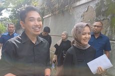 Mencoblos di TPS 030 Ciganjur, Kun Wardana dan Keluarga Kompak Pakai Baju Hitam