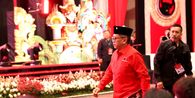 Hasto Kristiyanto Tiba-tiba Datang ke Kongres PDI-P, Langsung Cium Tangan Megawati