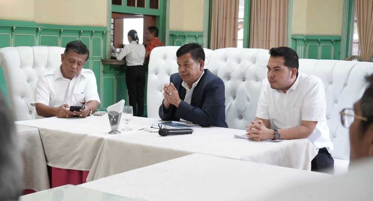 Bupati Simalungun Radiapoh Sinaga Pilih Azi Pangaribuan di Pilkada 2024