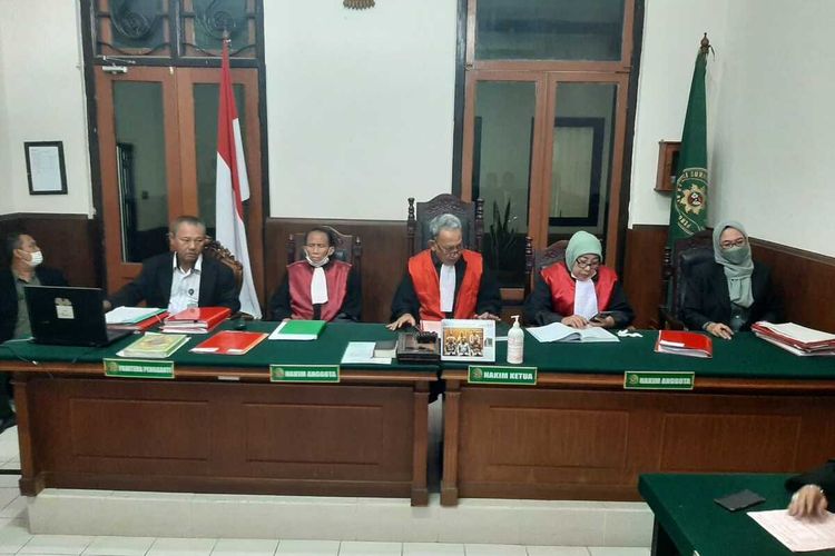 Sidang tuntutan perkara penganiayaan mahasiswa dengan tongkat baseball di Pengadilan Negeri Surabaya, Selasa (21/2/2023).