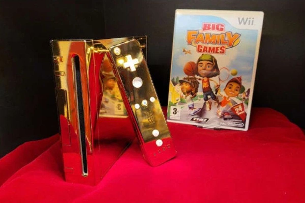 Konsol game Nintendo Wii emas ini pada awalnya dibuat untuk dikirimkan ke Ratu Elizabeth II.