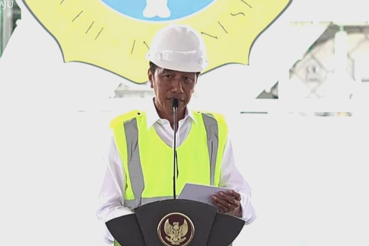 Presiden Joko Widodo saat meresmikan pabrik NPK Pupuk Iskandar Muda yang berada di Kabupaten Aceh Utara, Provinsi Aceh, Jumat (10/2/2023).