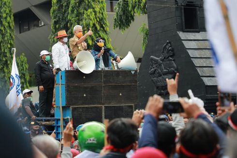 Ganjar Dangdutan Bareng Buruh Saat Demo Tolak UU Cipta Kerja